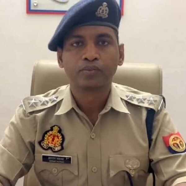 आगरा-लखनऊ एक्सप्रेसवे पर डिवाइडर से टकरा उछली कार,…