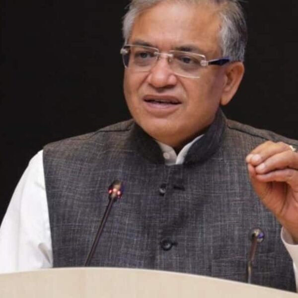 IAS कितने प्रमोशन में बनता है चुनाव आयुक्त,…