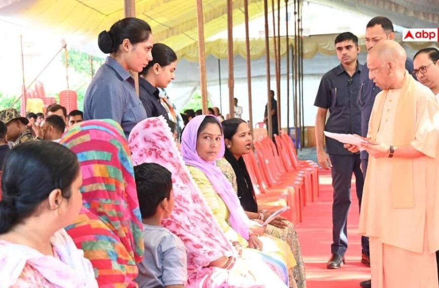 ‘चिंता मत करिए, सरकार हर…’, जनता दर्शन में फरियादियों से बोले CM योगी