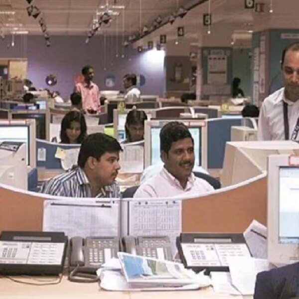 नौकरियों की गुणवत्ता घटी, निगरानी बढ़ी