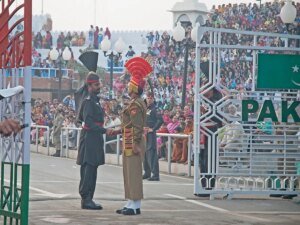 भारत-पाक व्यापार पर पूरी तरह ब्रेक, लेकिन किसे&hellip;