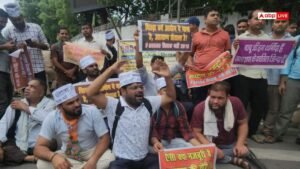 लखनऊः 68,500 शिक्षक भर्ती के अभ्यर्थियों का प्रदर्शन,&hellip;