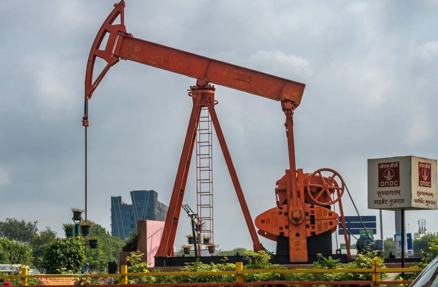 Oil & Gas Sector को लेकर आई Ministry की ‘बड़ी’ रिपोर्ट