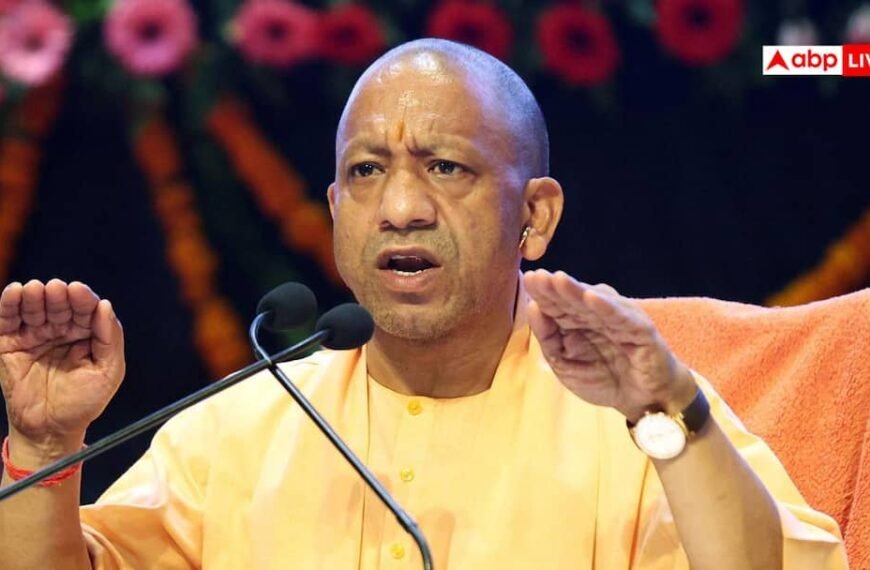 योगी सरकार ने खोले कमाई के रास्ते, पूजा कॉम्बो पैक बना रहीं महिलाएं