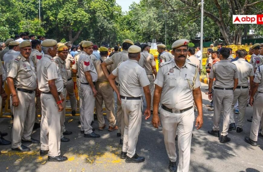 दिल्ली में प्रदर्शन की बीच पुलिस का एक्शन, 20 से ज्यादा FIR दर्ज