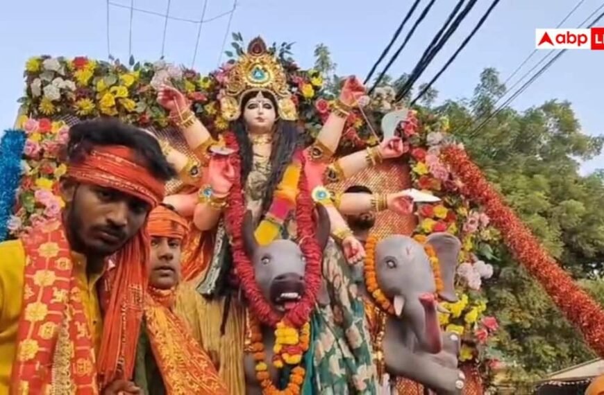 महोबा में मां दुर्गा की प्रतिमाओं का विसर्जन, कीरत सागर पर उमड़ी भीड़