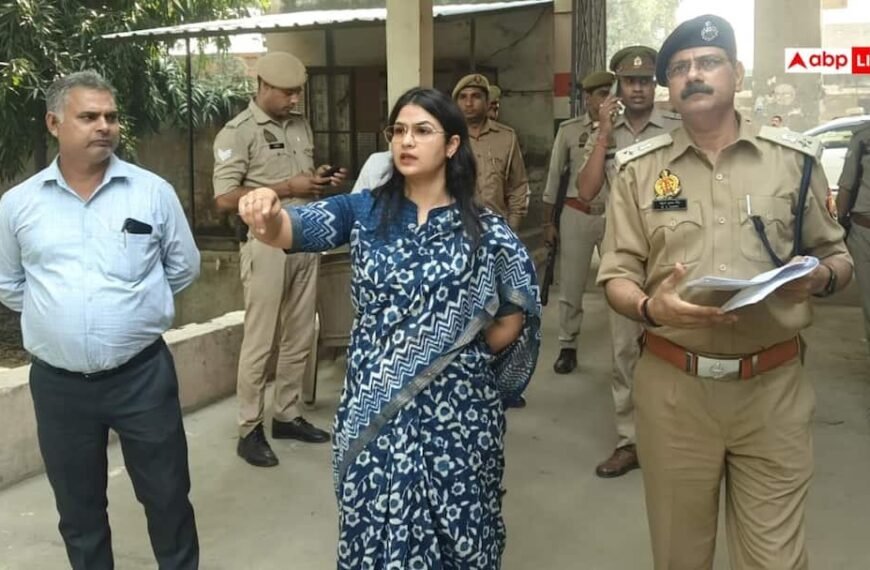 PET परीक्षा को लेकर एक्शन में हापुड़ प्रशासन, डीएम-एसपी ने लिया जायजा