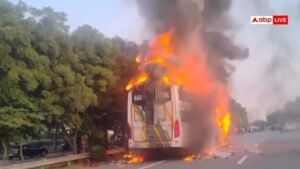नोएडा: यमुना एक्सप्रेसवे पर स्लीपर बस में लगी&hellip;