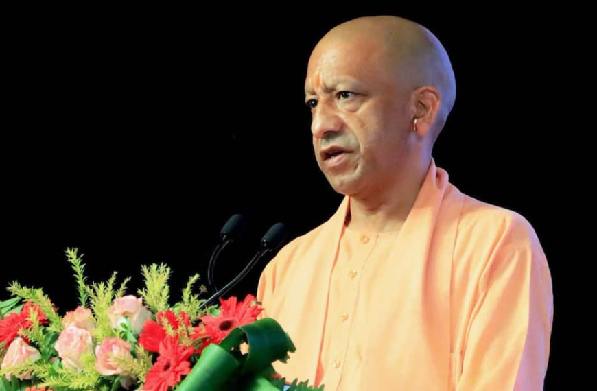 ‘जनमानस के जीवन में आने वाले सकारात्मक परिवर्तन से सिद्ध होती है प्रशासन की सार्थकता’: CM योगी